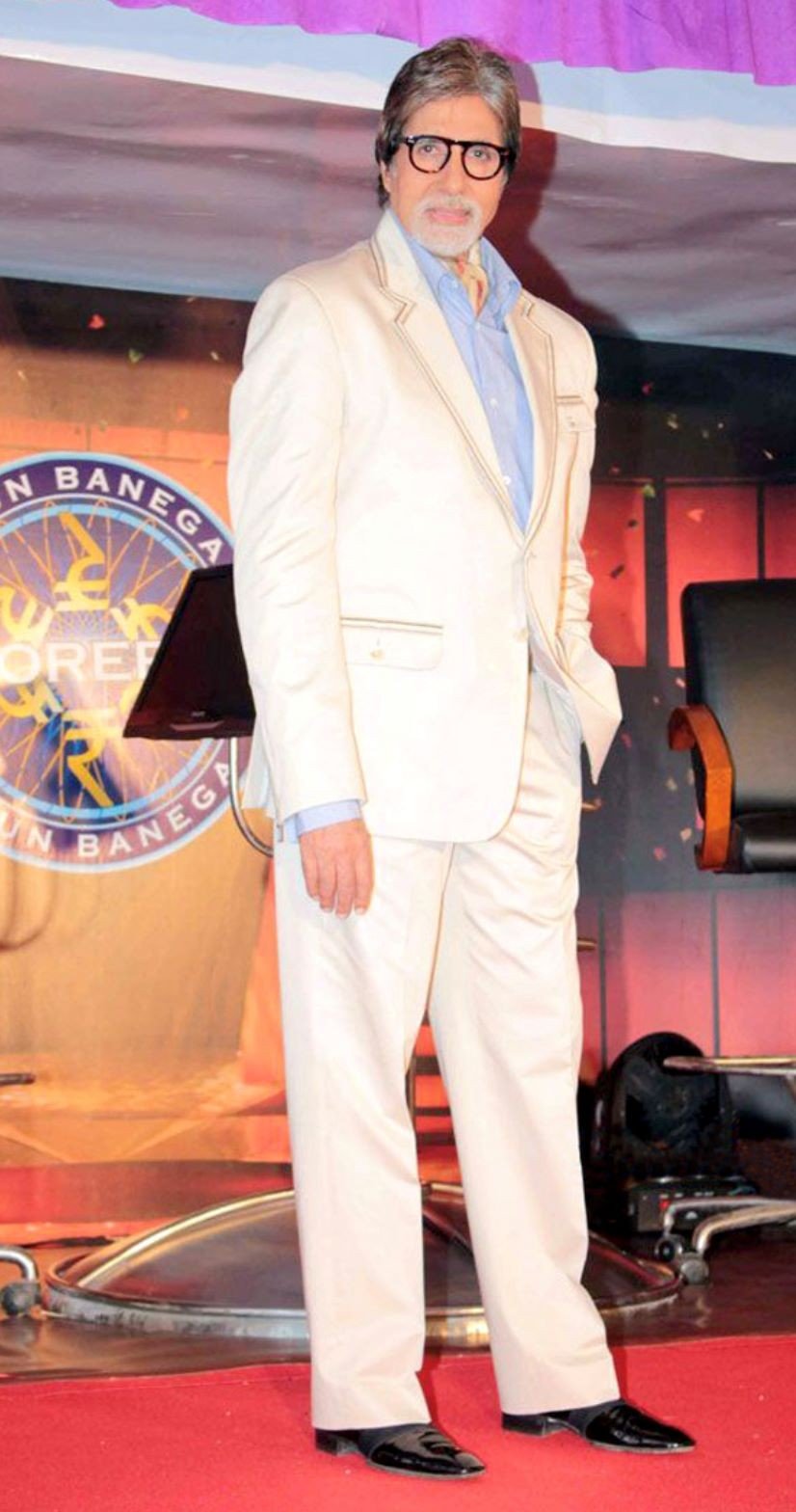 Amitabh Bachchan in signature pose | Celebrities male, Amitabh bachchan,  Film producer