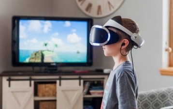 The laws of augmented and virtual reality